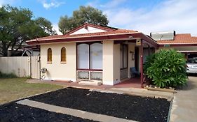2Br House In West Lamington